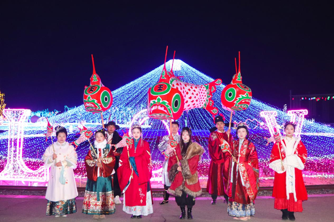 白马湖迎春灯会花灯璀璨年味浓